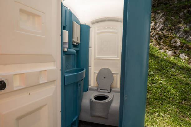 Best Porta potty delivery and setup  in St Jaco, IL